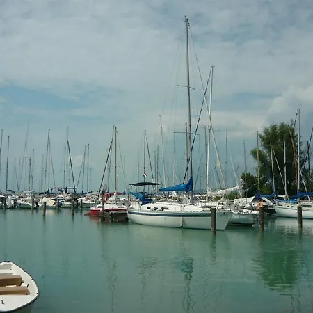 Hotel Kenese فندق