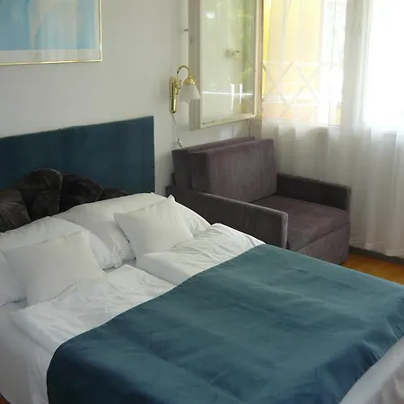 Hotel Kenese באלאטונקנשה