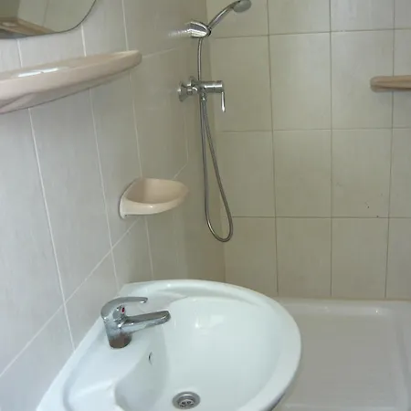 מלון Hotel Kenese