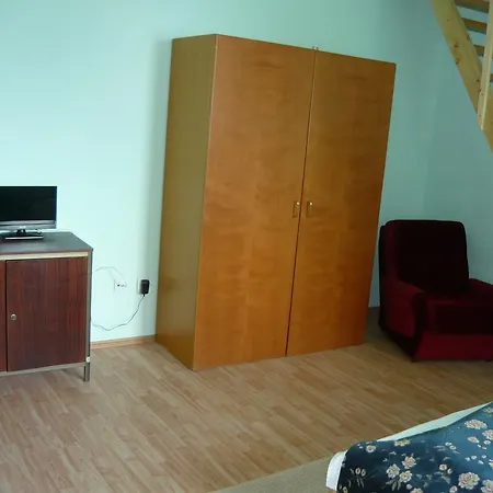 Hotel Kenese מלון באלאטונקנשה