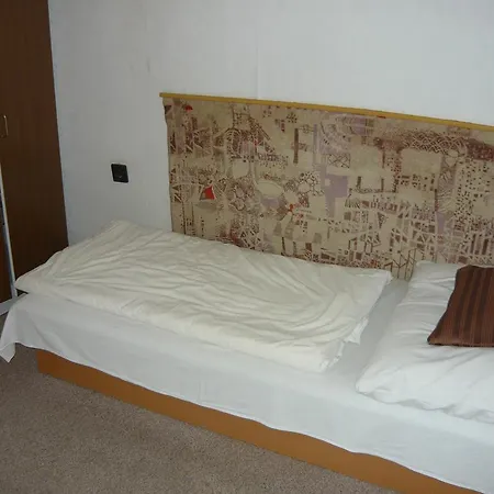 Hotel Kenese מלון 4*