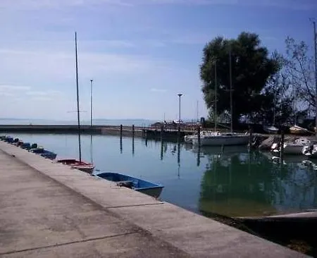 Hotel Kenese באלאטונקנשה