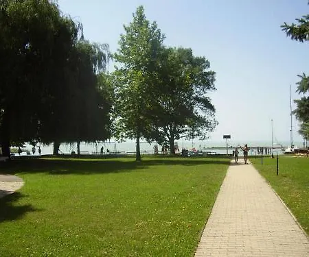 מלון Hotel Kenese 4*